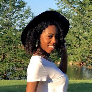 Meet your Posher, Maya